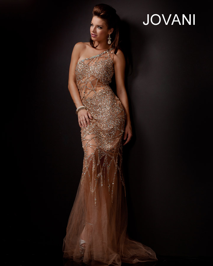 Jovani 6395 - сексуальное облегающее платье. На груди и бедрах непросвечивающая вышивка. Изысканно расшитая сетка цвета Nude создает эффект обнаженного тела. Jovani 6395 - шикарное платье, притягивающее взгляды