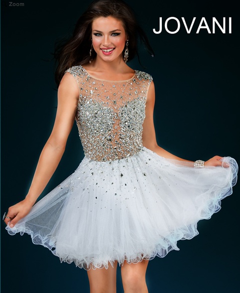 Jovani 79163 - игривое коктейльное платье. Верх платья изящно расшит камнями и кристаллами серебряного цвета. 