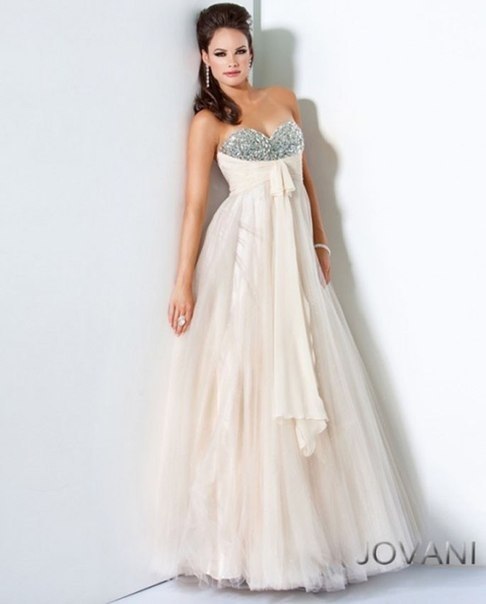 Jovani 61681 - летящее свадебное платье! Лиф в форме сердечка богато украшен камнями серебряного цвета,ниже лиф украшает нежный бант.